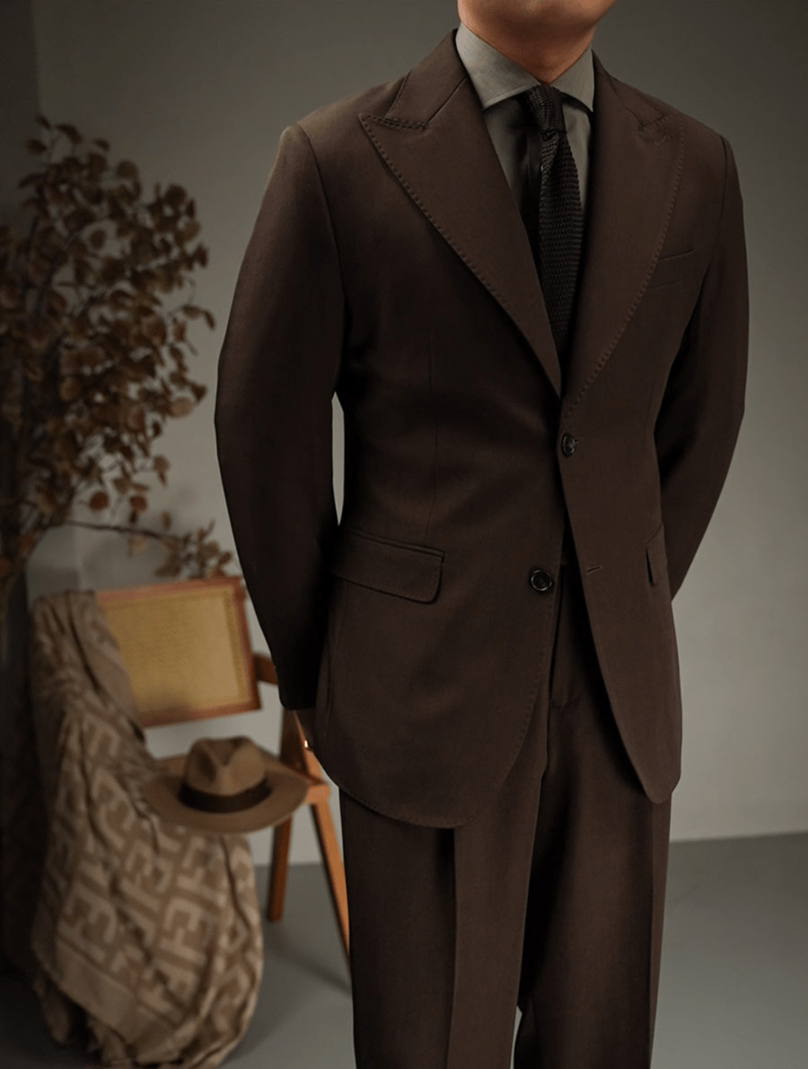 aesido 2 Piece Coffee Colored Retro Peak Lapel Business Men Suit (Blazer+Pants)